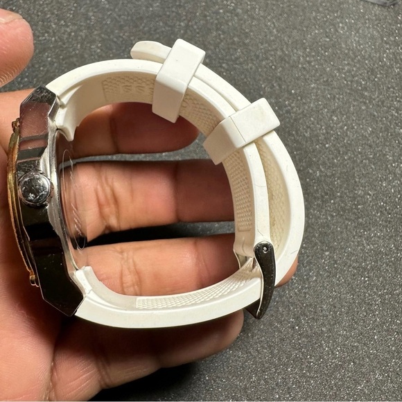 Guess Zena Analog White Dial White Silicone Quartz Round Women's Watch W1094L1 - Picture 6 of 10